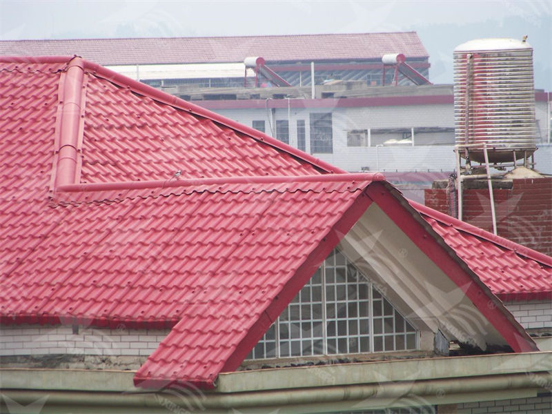 樹脂瓦 VS 琉璃瓦：哪個更適合您的屋頂？
